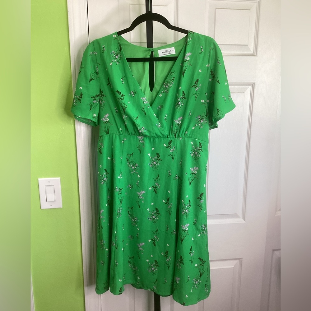 Kaileigh Green Floral Midi Dress, size Large